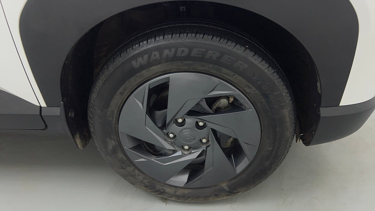 Used 2026 Hyundai Venue 1.0 Turbo Petrol DCT HX6 Petrol Automatic tyres RIGHT FRONT TYRE RIM VIEW