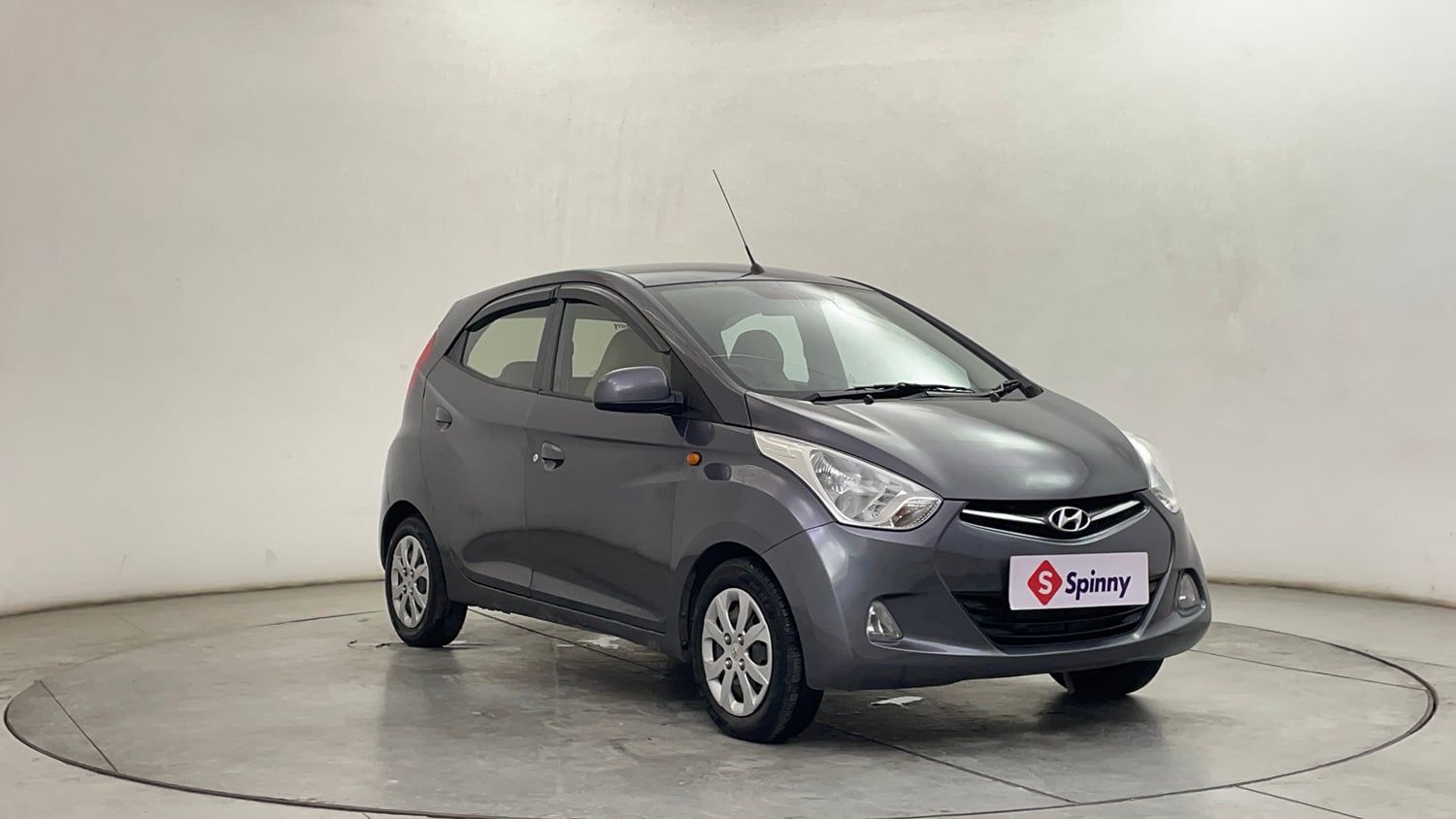 Used 2018 Hyundai Eon Sportz Petrol Manual exterior RIGHT FRONT CORNER VIEW