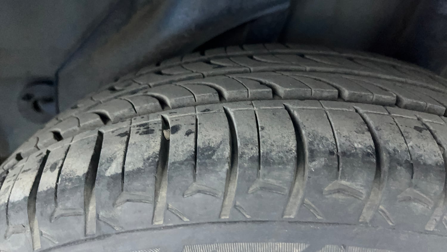 Used 2013 Honda Brio V MT Petrol Manual tyres LEFT REAR TYRE TREAD VIEW
