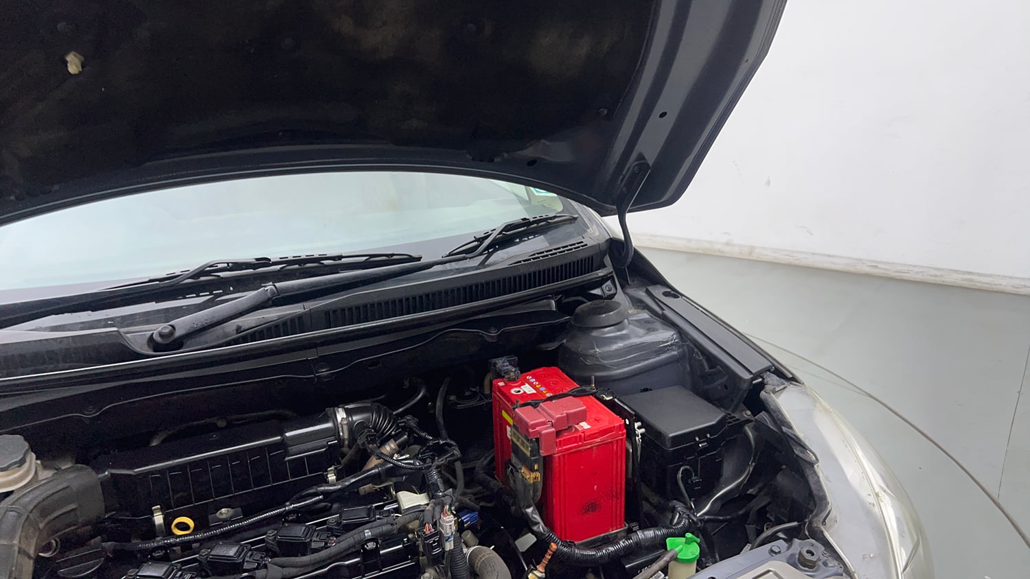 Used 2020 Maruti Suzuki Ciaz Delta Hybrid 1.5 AT Petrol Automatic engine ENGINE LEFT SIDE HINGE & APRON VIEW