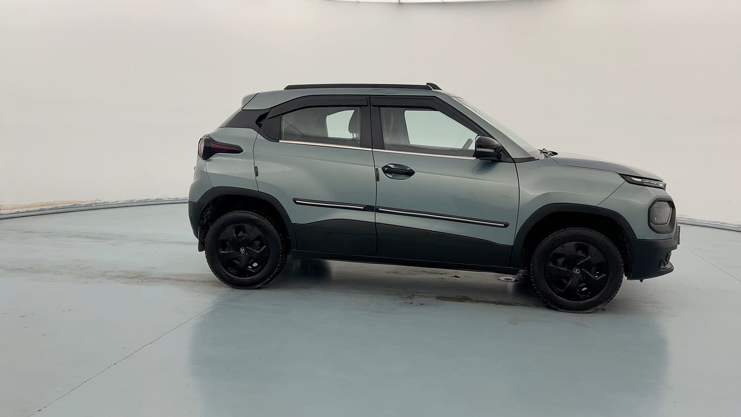 Used 2022 Tata Punch Adventure MT Petrol Manual exterior RIGHT SIDE VIEW