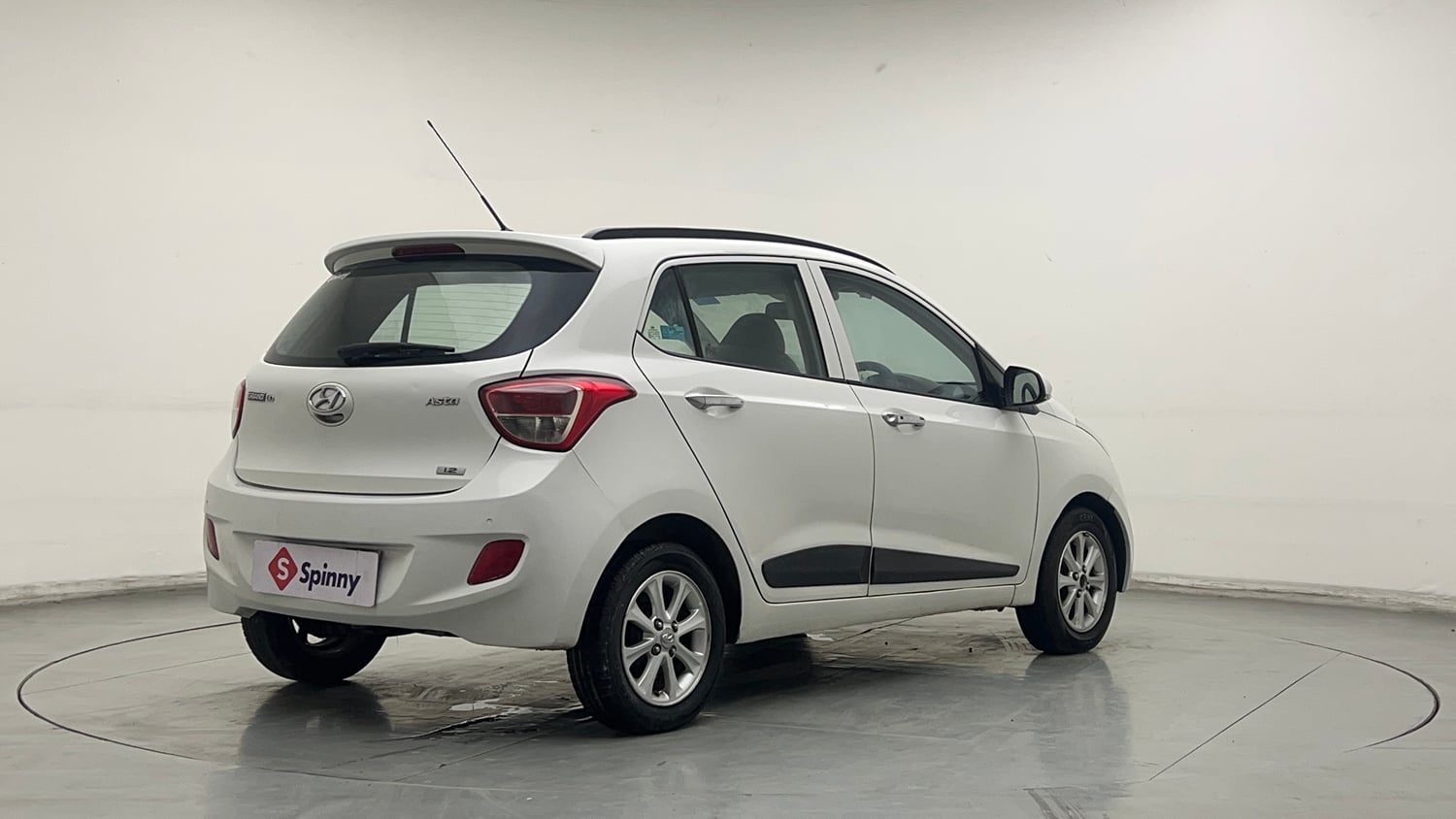 Used 2016 Hyundai Grand i10 Asta 1.2 Kappa VTVT Petrol Manual exterior RIGHT REAR CORNER VIEW