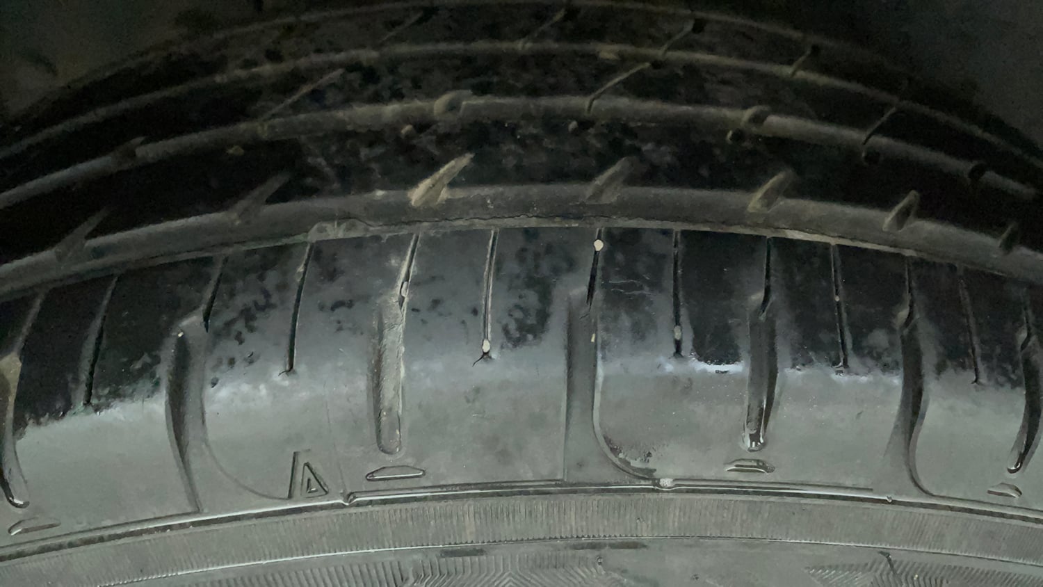 Used 2013 Maruti Suzuki Ertiga ZXi Petrol Manual tyres RIGHT REAR TYRE TREAD VIEW