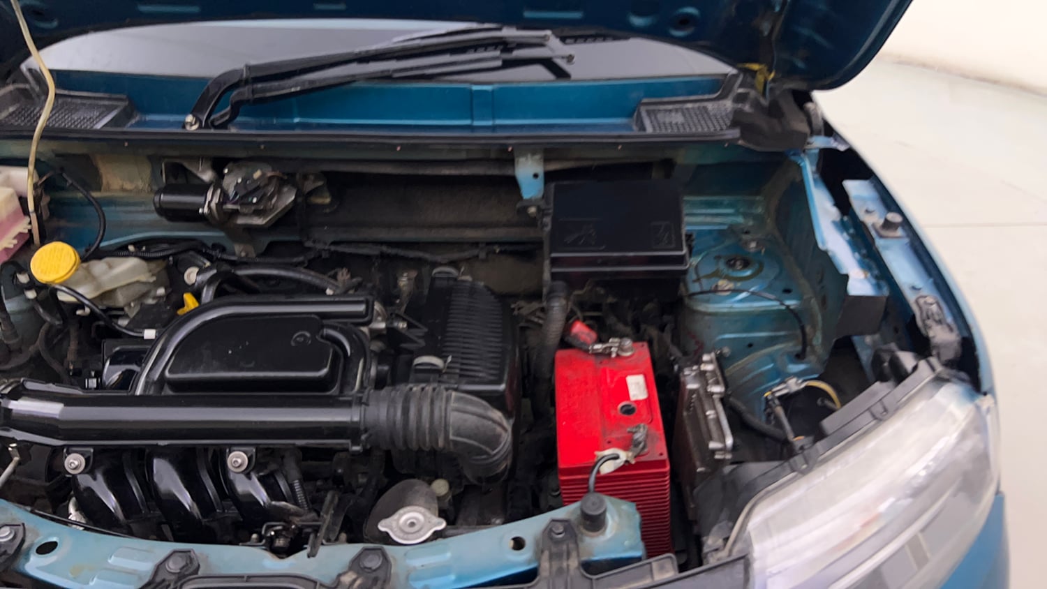 Used 2022 Renault Kwid RXT 1.0 AMT Petrol Automatic engine ENGINE LEFT SIDE HINGE & APRON VIEW