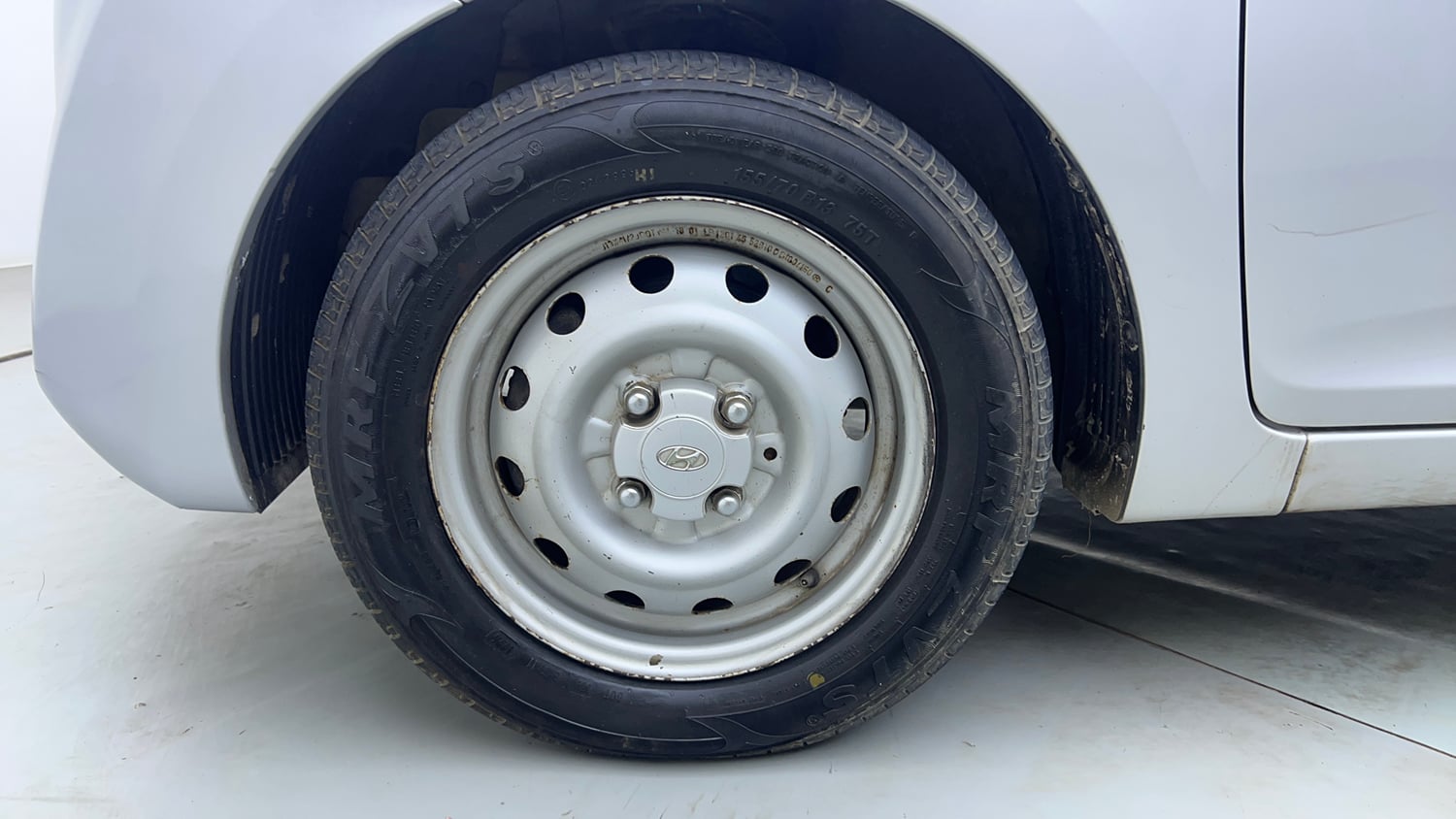 Used 2018 Hyundai Eon Era + Petrol Manual tyres LEFT FRONT TYRE RIM VIEW