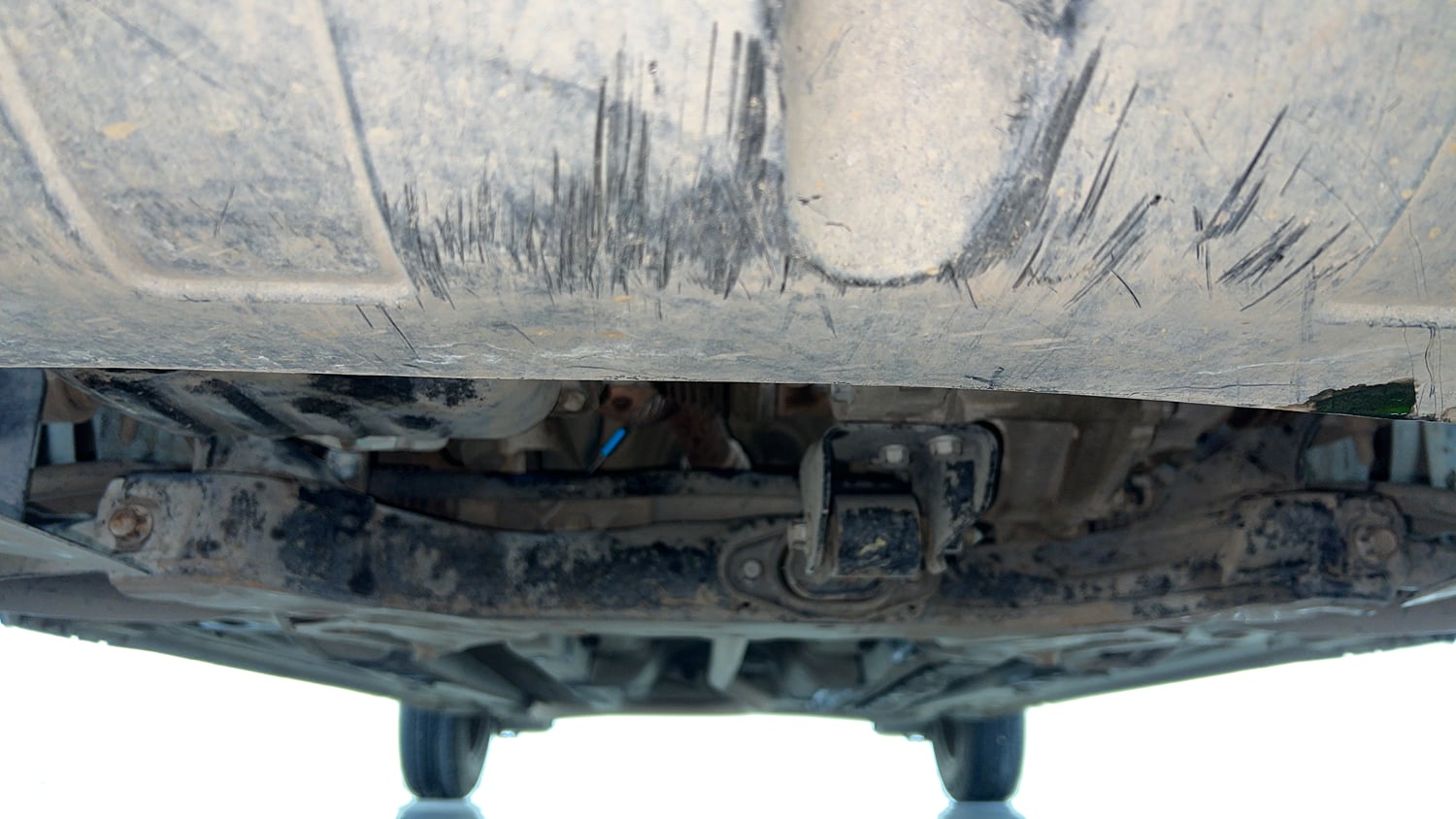 Used 2015 Hyundai Elite i20 Sportz 1.2 Petrol Manual extra FRONT LEFT UNDERBODY VIEW