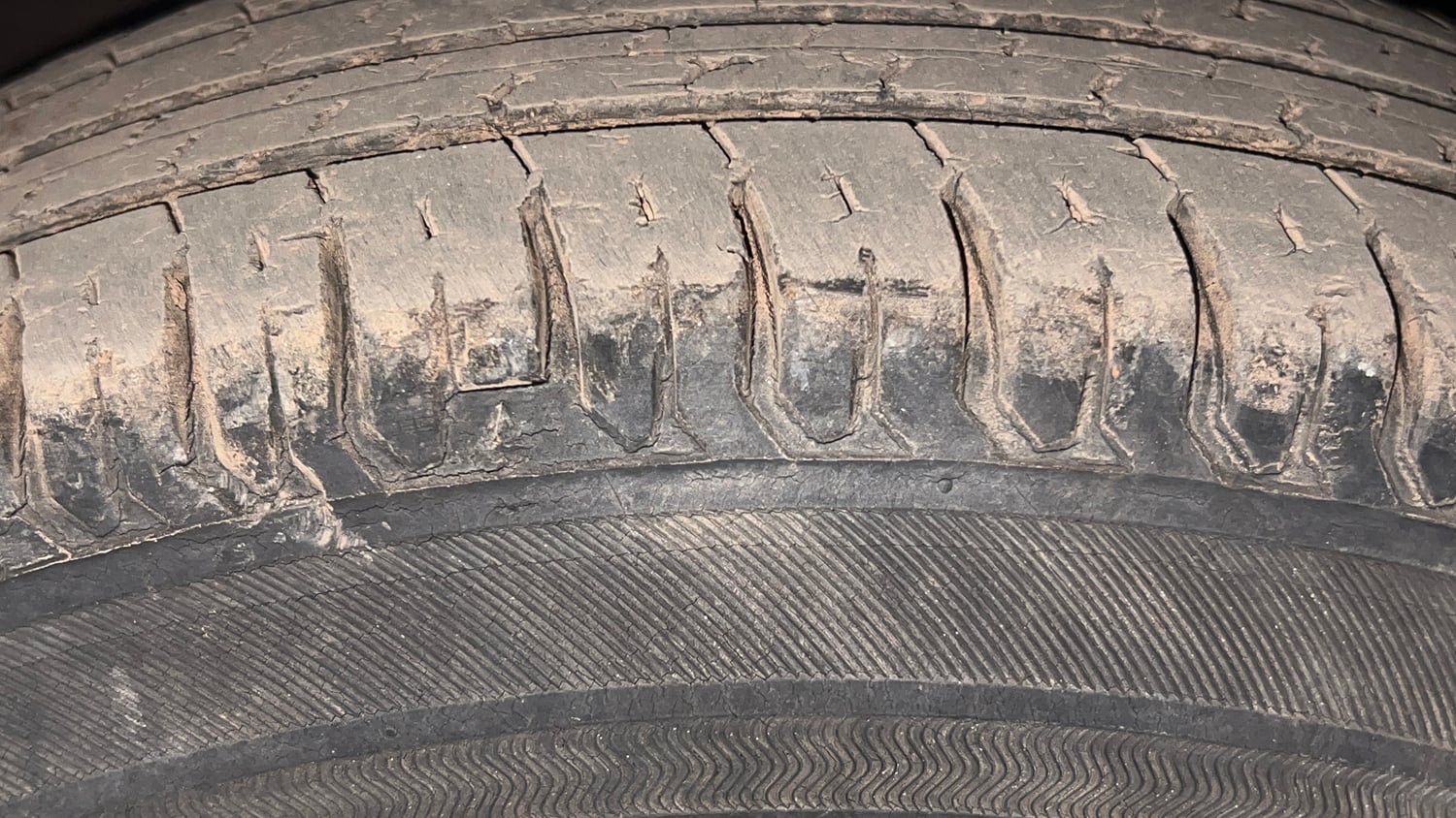 Used 2018 Maruti Suzuki Swift VXi Petrol Manual tyres LEFT FRONT TYRE TREAD VIEW