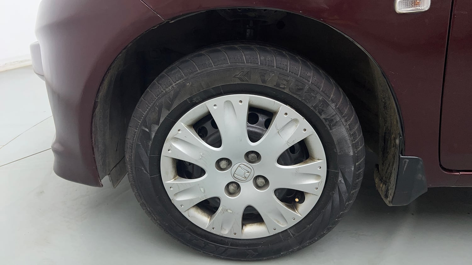 Used 2014 Honda Amaze 1.2 S i-VTEC Petrol Manual tyres LEFT FRONT TYRE RIM VIEW