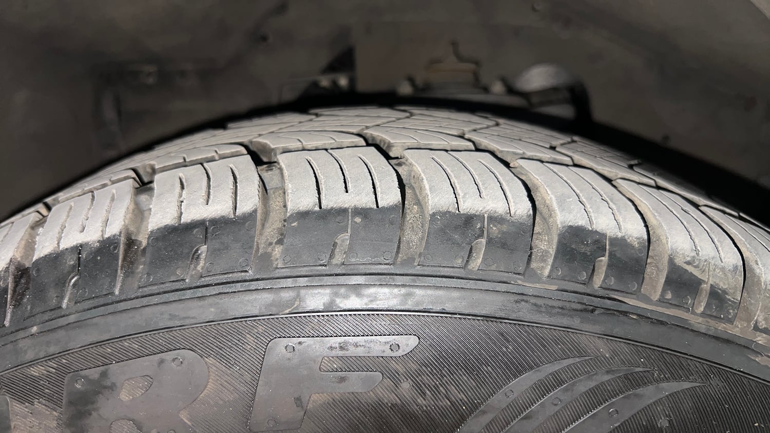 Used 2018 Tata Hexa XT 4x2 7 STR Diesel Manual tyres RIGHT FRONT TYRE TREAD VIEW