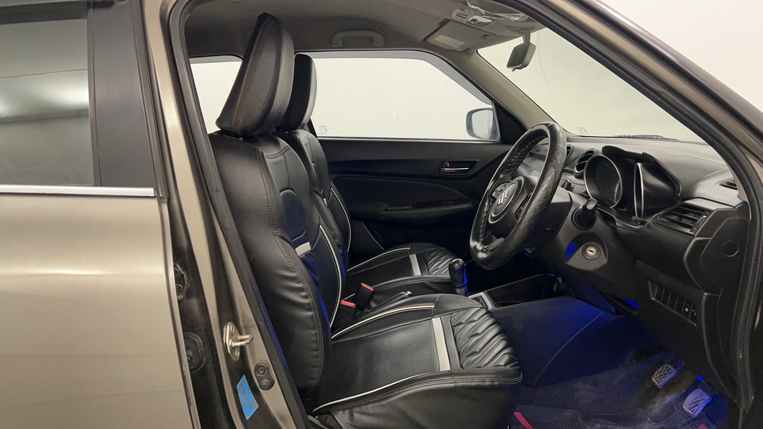 Used 2021 Maruti Suzuki Swift VXi Petrol Manual interior RIGHT SIDE FRONT DOOR CABIN VIEW