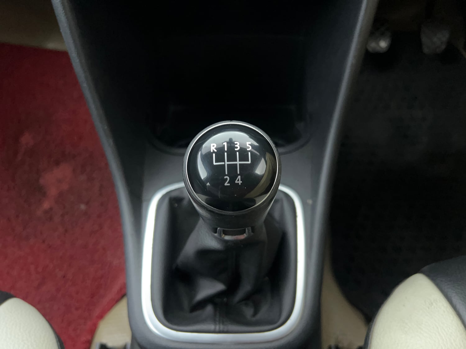 Used 2018 Volkswagen Polo Highline Plus 1.5 (D) 16 Alloy Diesel Manual interior GEAR  KNOB VIEW