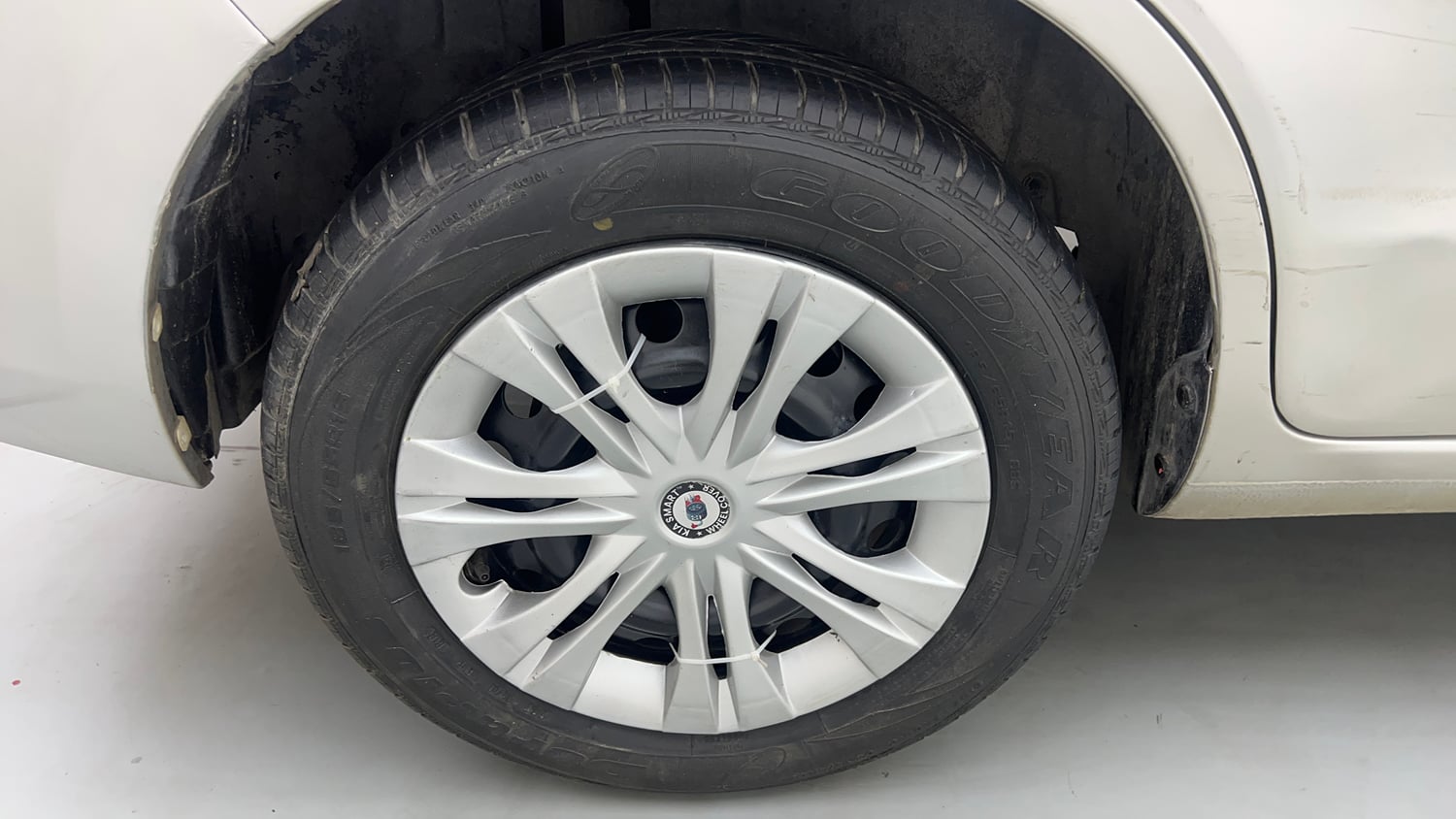 Used 2015 Maruti Suzuki Ertiga Vxi Petrol Manual tyres RIGHT REAR TYRE RIM VIEW