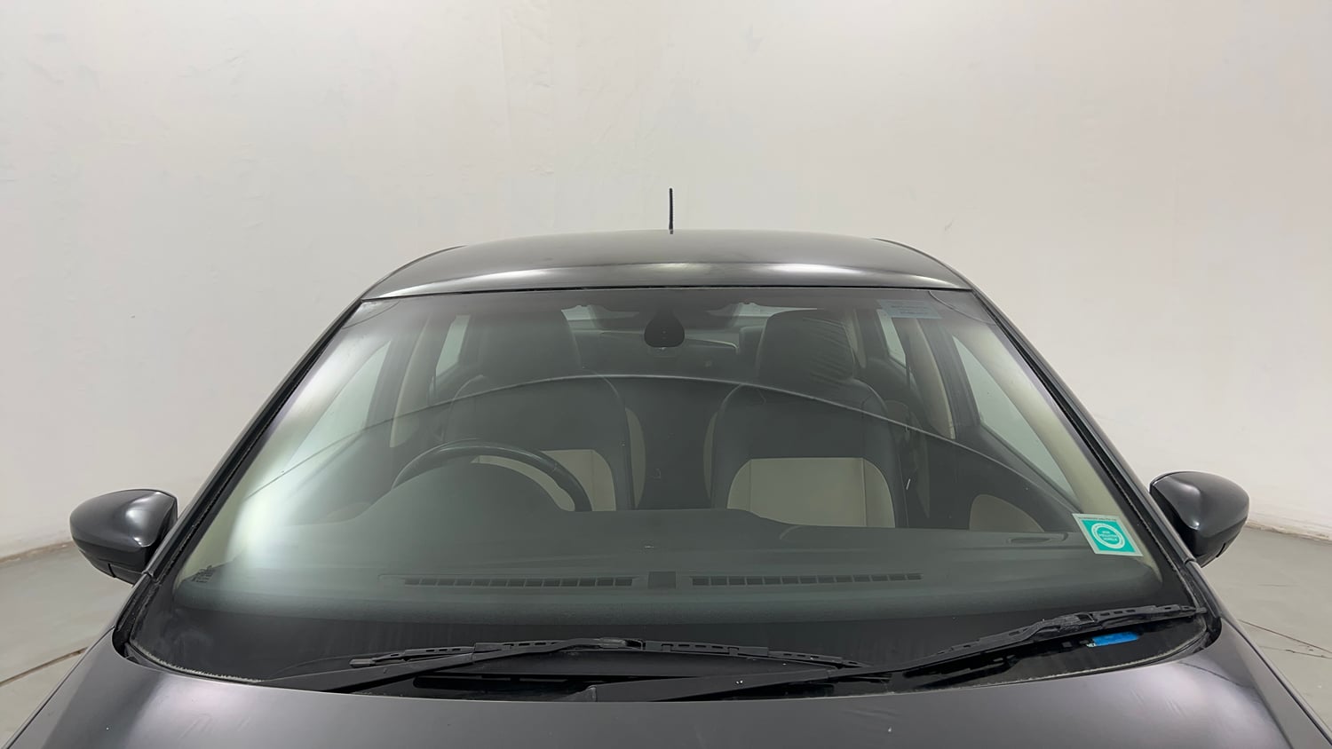Used 2016 Volkswagen Ameo Highline1.2L (P) Petrol Manual exterior FRONT WINDSHIELD VIEW