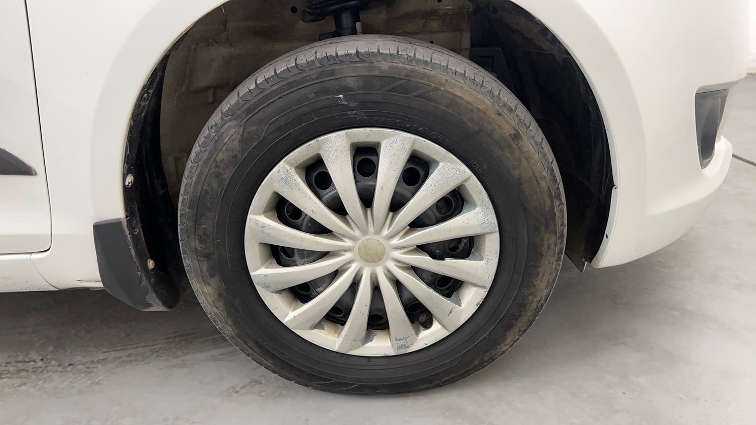 Used 2013 Maruti Suzuki Swift VDi Diesel Manual tyres RIGHT FRONT TYRE RIM VIEW