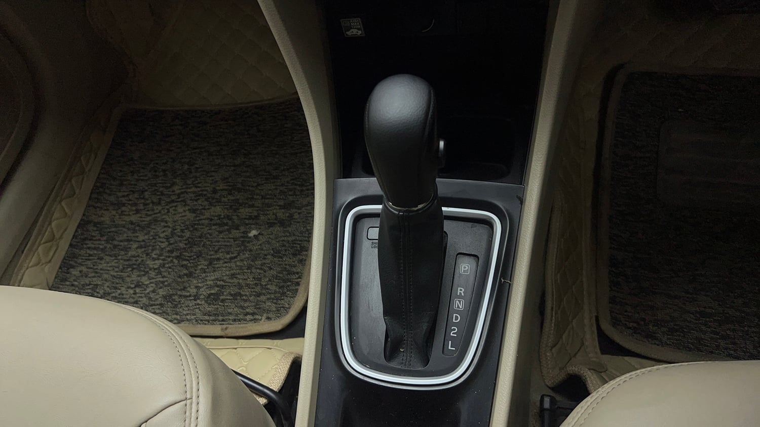 Used 2020 Maruti Suzuki Ciaz Delta Hybrid 1.5 AT Petrol Automatic interior GEAR  KNOB VIEW