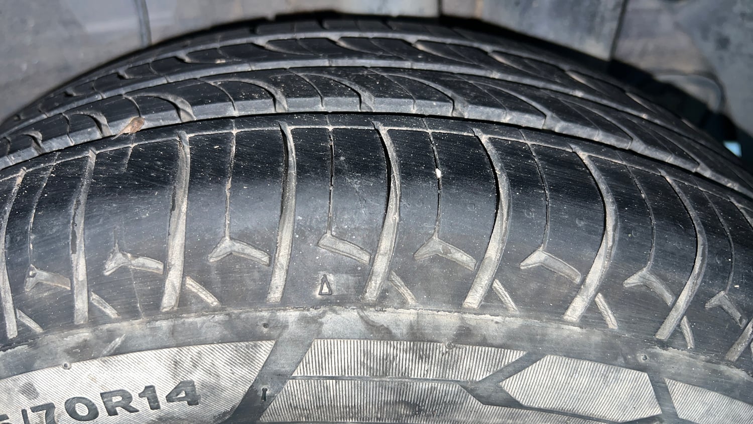 Used 2015 Hyundai Elite i20 Sportz 1.2 Petrol Manual tyres LEFT REAR TYRE TREAD VIEW