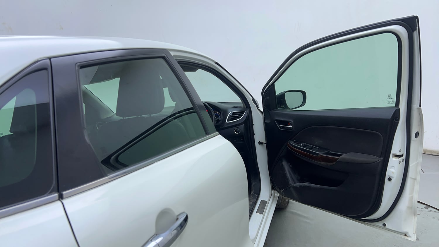 Used 2018 Maruti Suzuki Baleno Zeta 1.2 Petrol Manual interior RIGHT FRONT DOOR OPEN VIEW