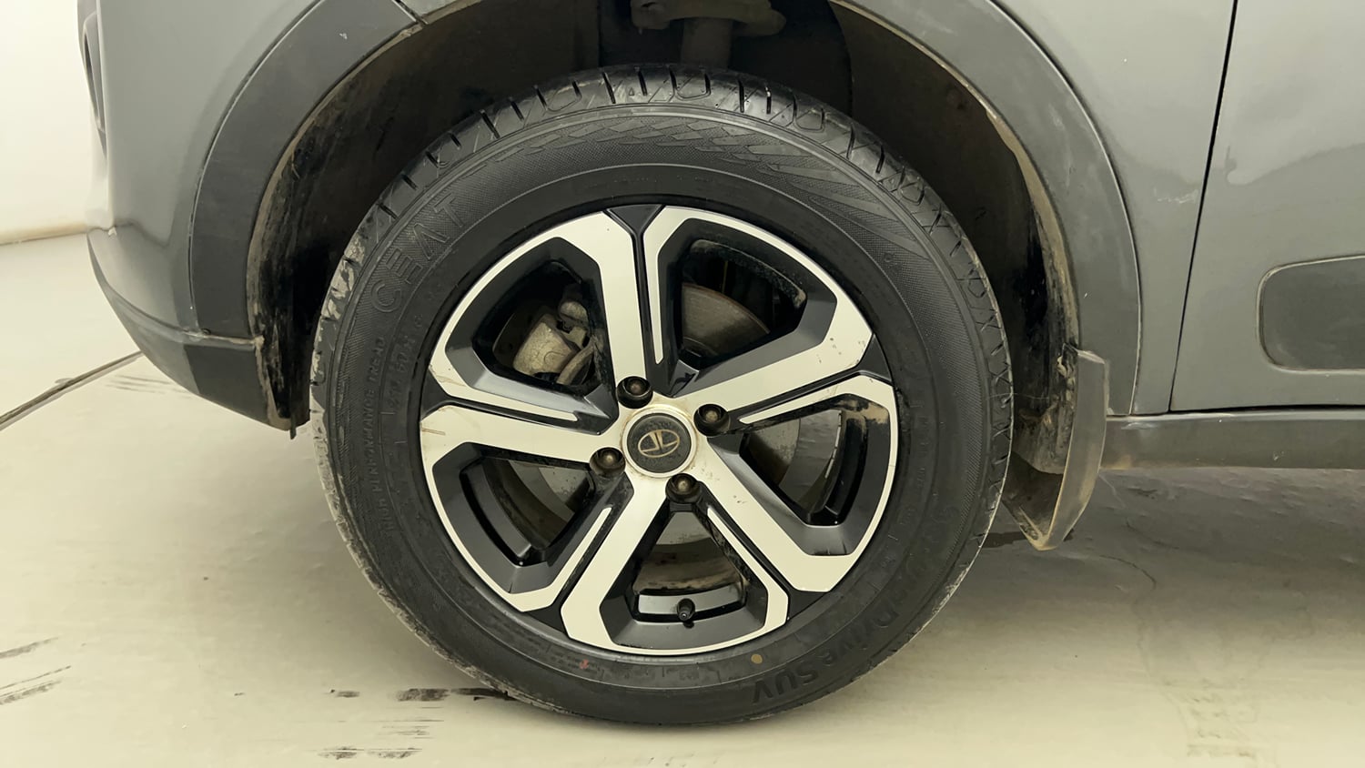 Used 2022 Tata Nexon XZA Plus Diesel Diesel Automatic tyres LEFT FRONT TYRE RIM VIEW