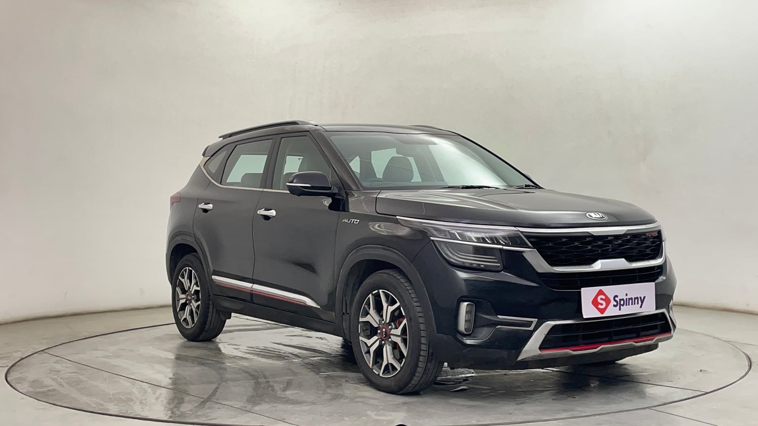 Used 2020 Kia Seltos GTX Plus AT 1.5 Diesel Diesel Automatic exterior RIGHT FRONT CORNER VIEW