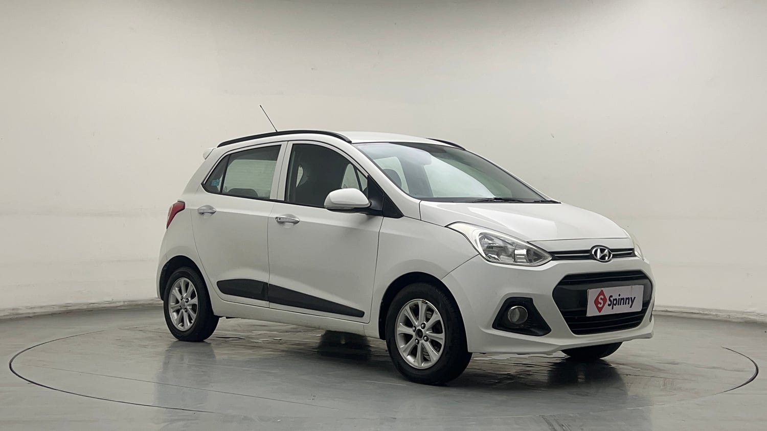 Used 2016 Hyundai Grand i10 Asta 1.2 Kappa VTVT Petrol Manual exterior RIGHT FRONT CORNER VIEW