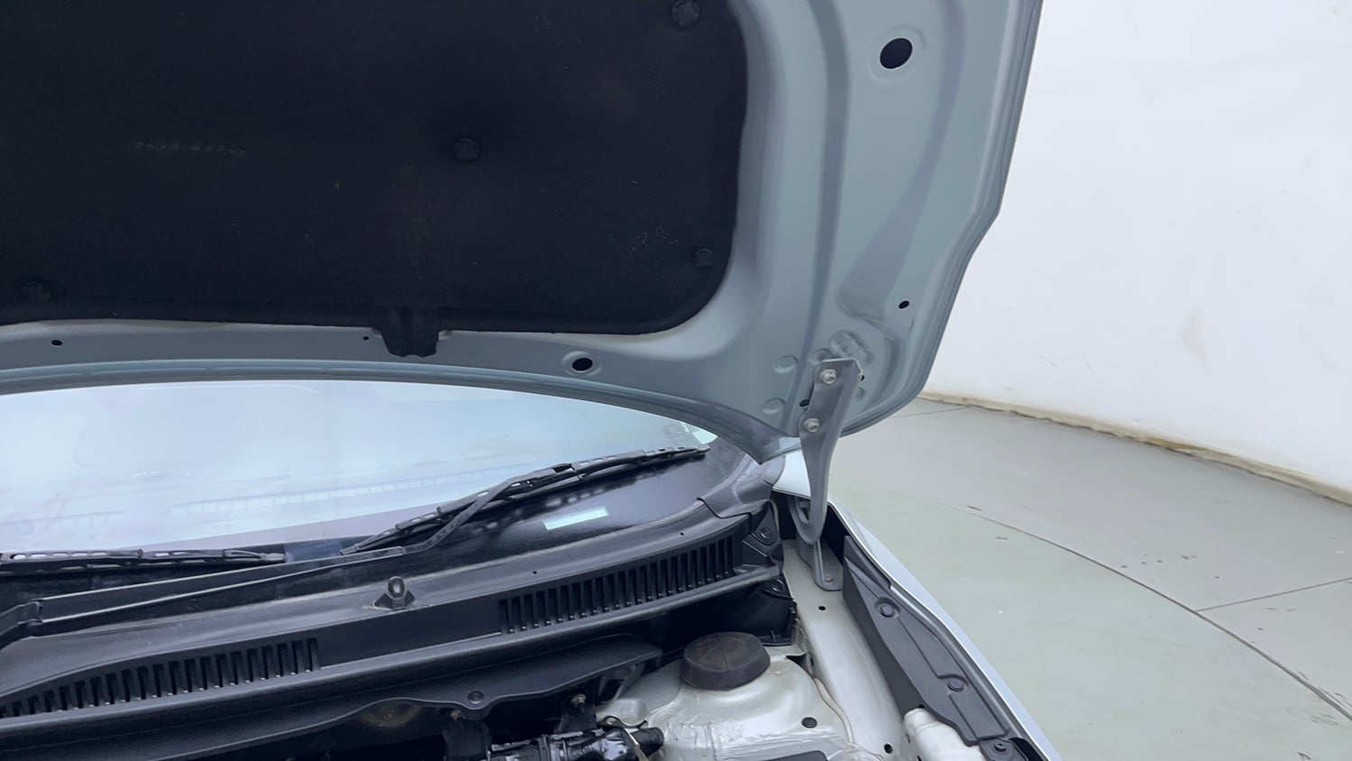 Used 2024 Toyota Glanza S AMT Petrol Automatic engine ENGINE LEFT SIDE HINGE & APRON VIEW