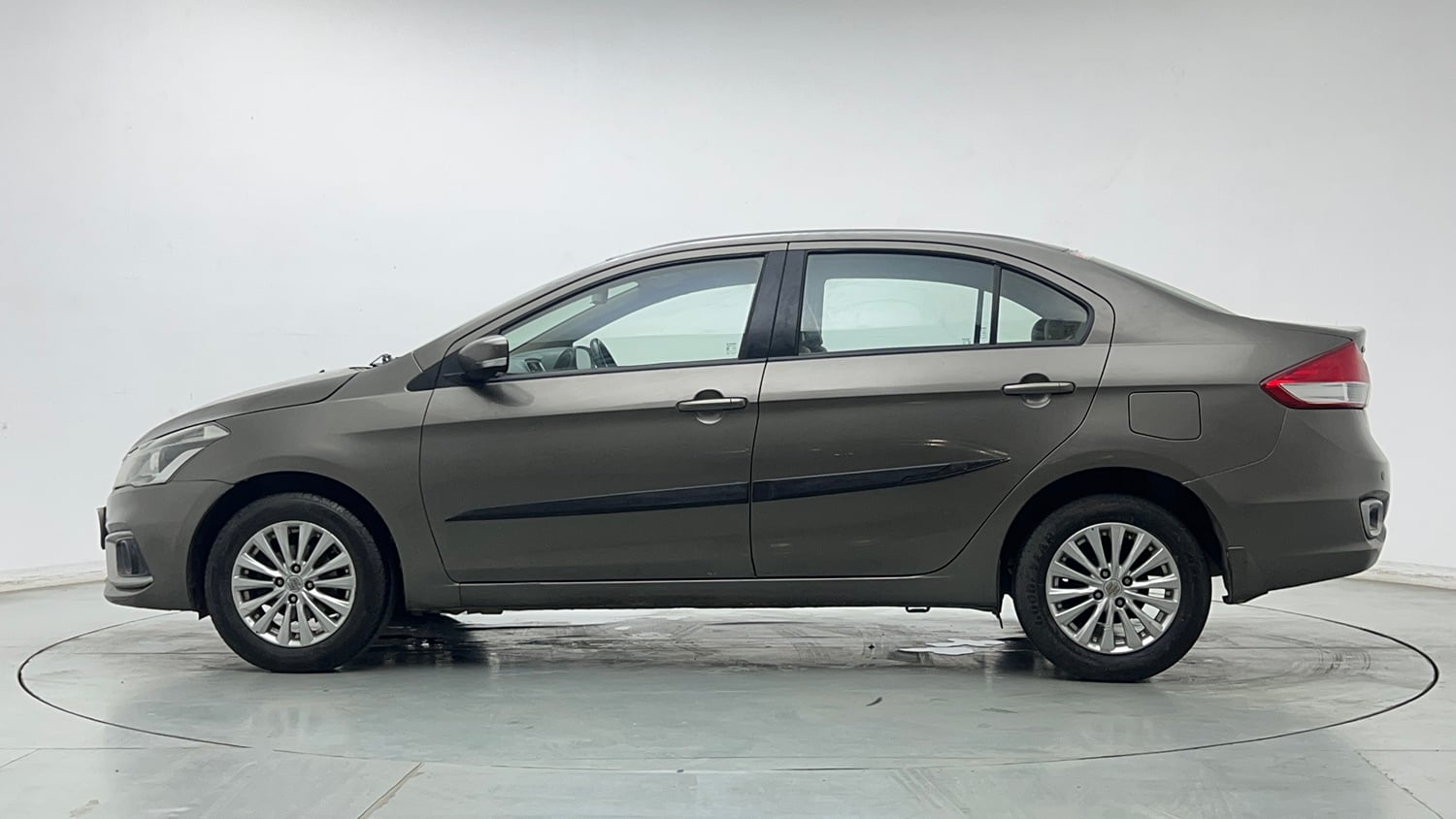 Used 2020 Maruti Suzuki Ciaz Delta Hybrid 1.5 AT Petrol Automatic exterior LEFT SIDE VIEW