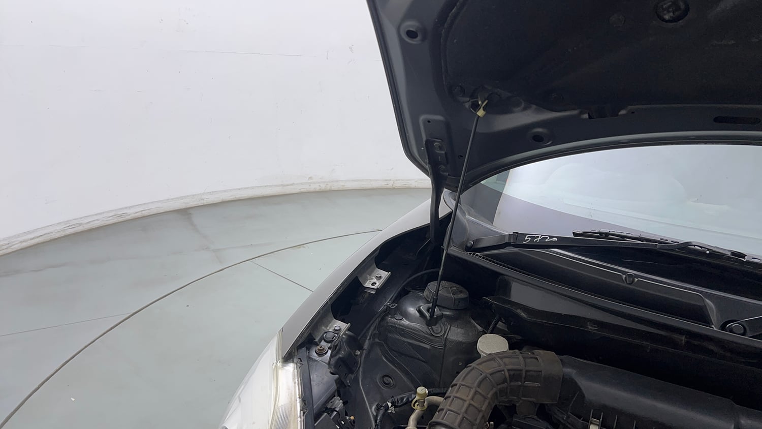 Used 2018 Maruti Suzuki Swift VXi Petrol Manual engine ENGINE RIGHT SIDE HINGE & APRON VIEW