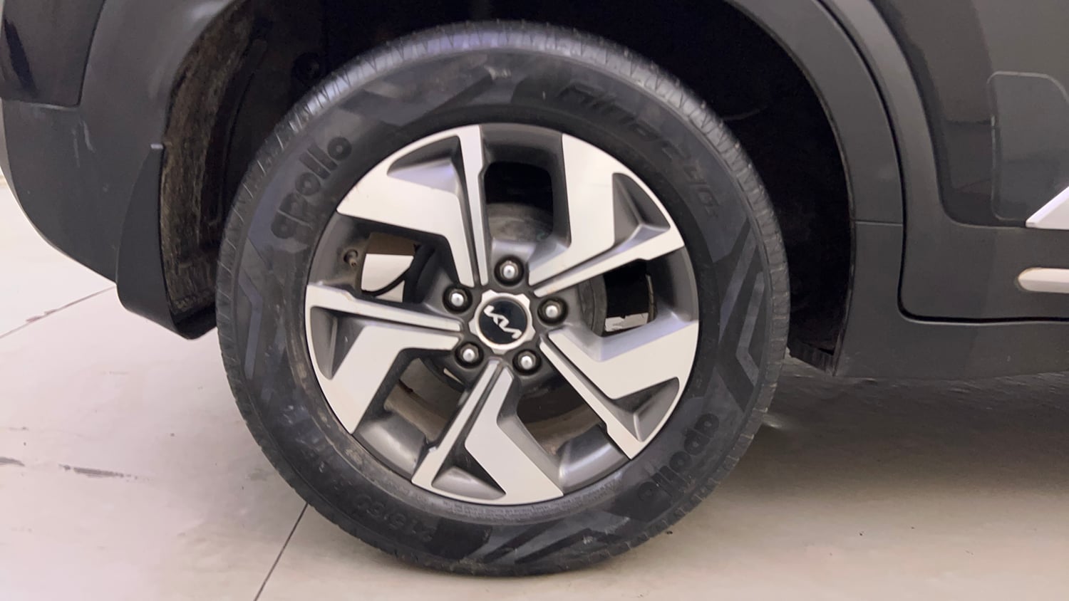 Used 2022 Kia Sonet HTX 1.5 AT Diesel Automatic tyres RIGHT REAR TYRE RIM VIEW