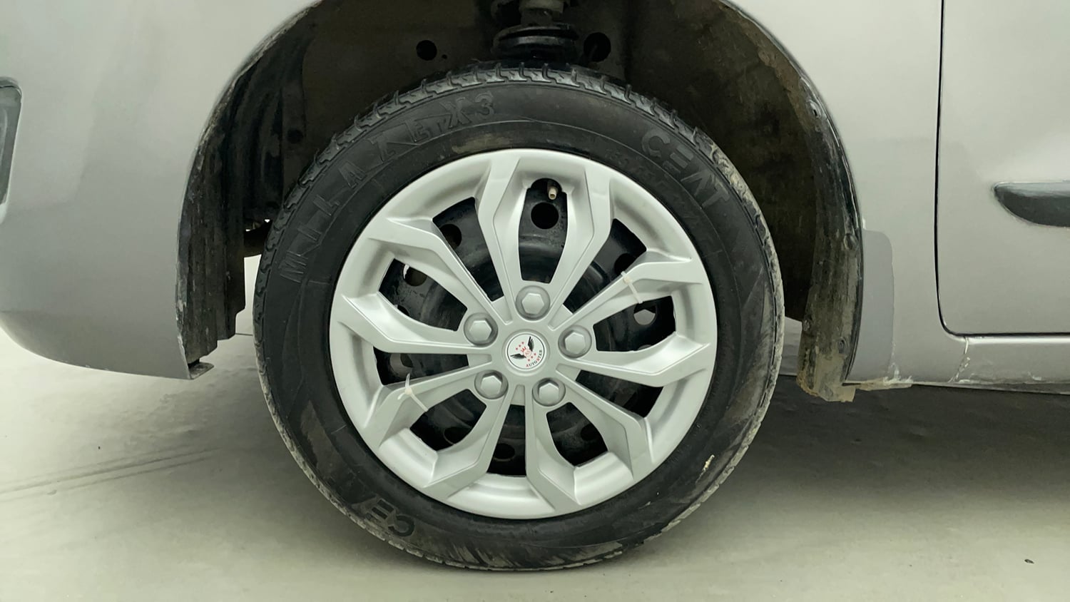 Used 2014 Maruti Suzuki Wagon R VXI Petrol Manual tyres LEFT FRONT TYRE RIM VIEW