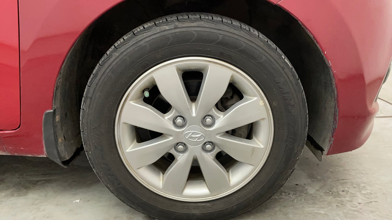 Used 2014 Hyundai Xcent S 1.2 (O) Petrol Manual tyres RIGHT FRONT TYRE RIM VIEW