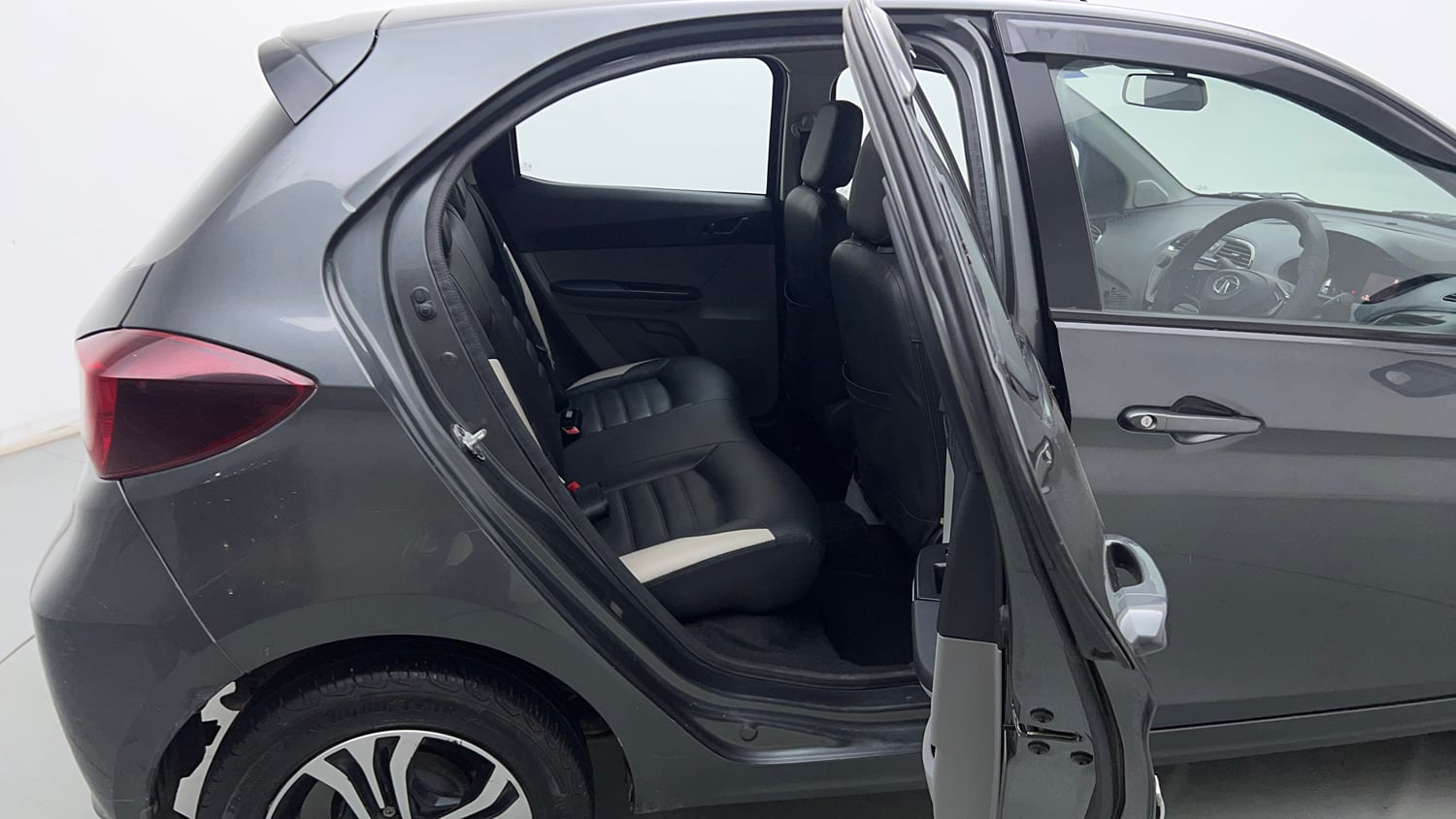Used 2022 Tata Tiago XT Petrol Manual interior RIGHT SIDE REAR DOOR CABIN VIEW