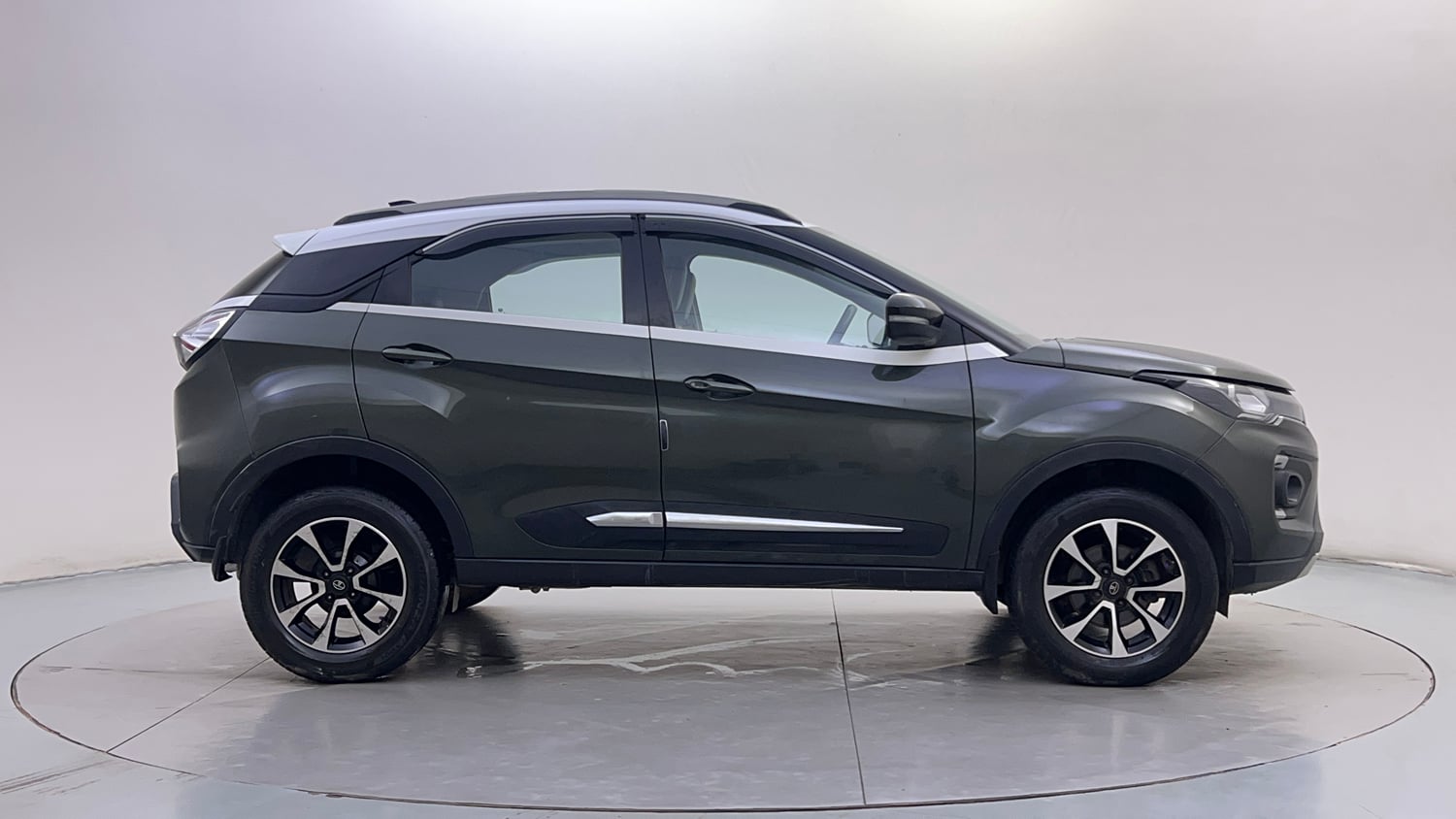 Used 2020 Tata Nexon XZA Plus (O) Dual Tone Petrol Automatic exterior RIGHT SIDE VIEW