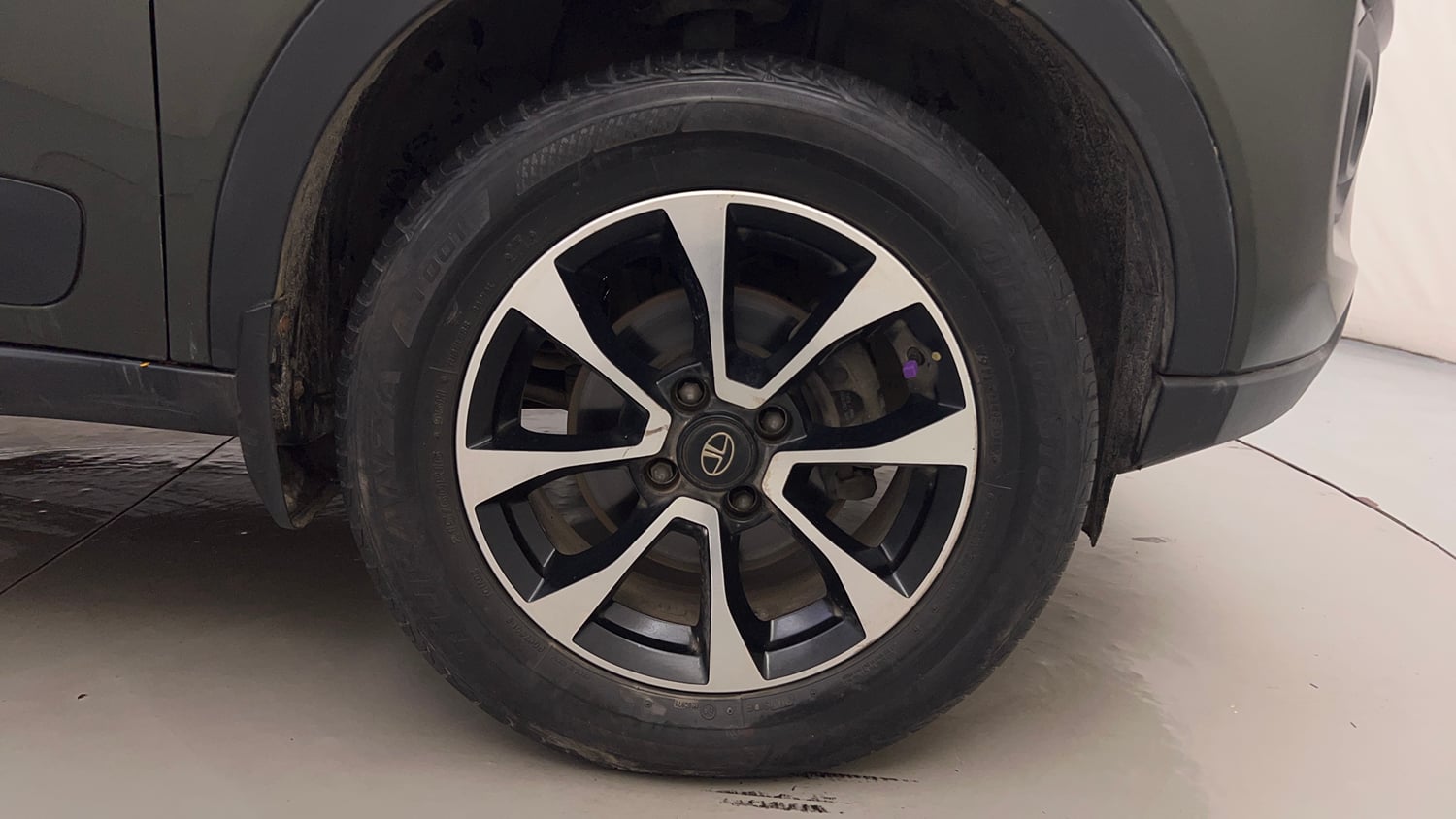 Used 2020 Tata Nexon XZA Plus (O) Dual Tone Petrol Automatic tyres RIGHT FRONT TYRE RIM VIEW