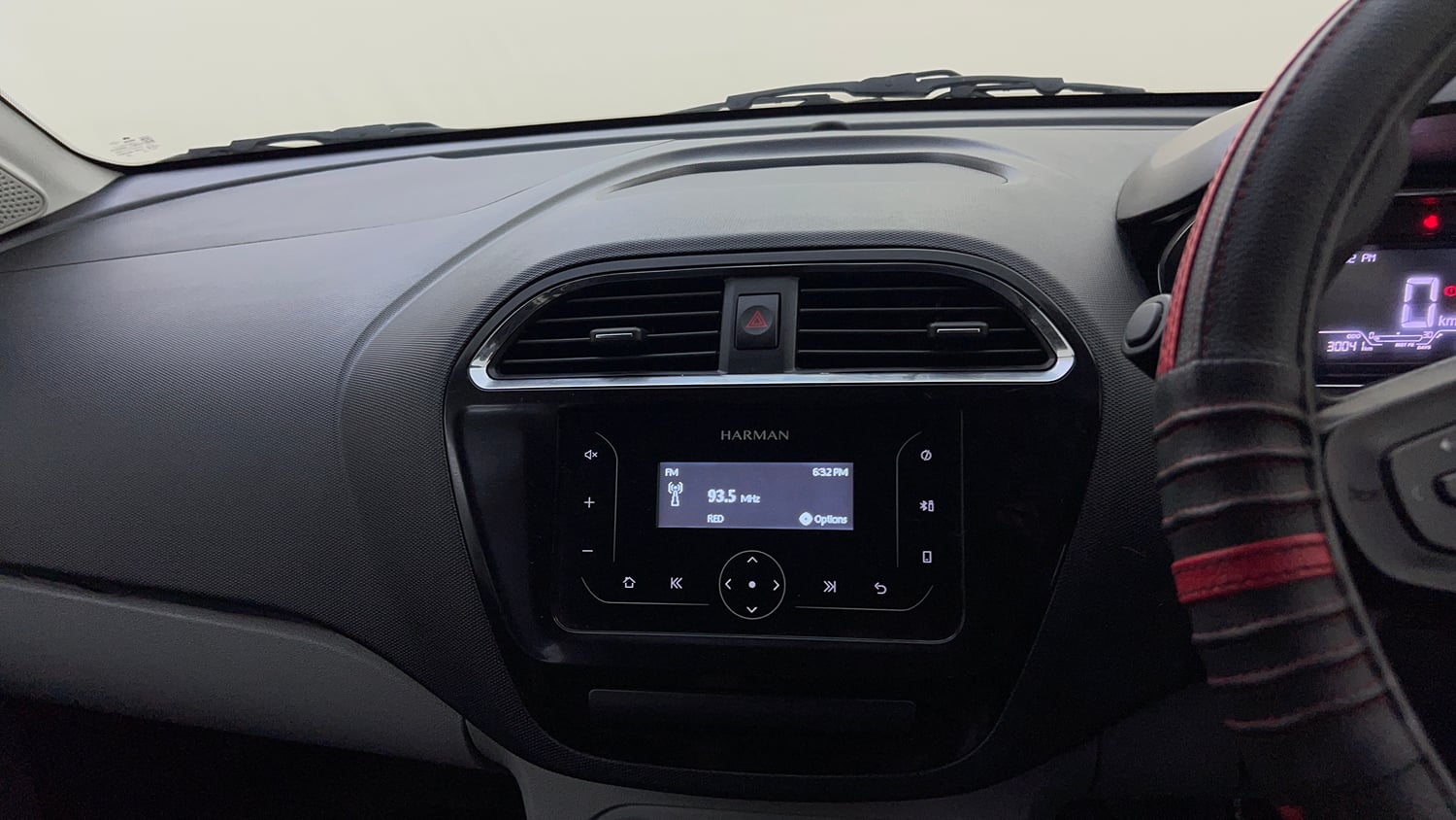 Used 2021 Tata Tiago XT Petrol Manual top_features Integrated (in-dash) music system