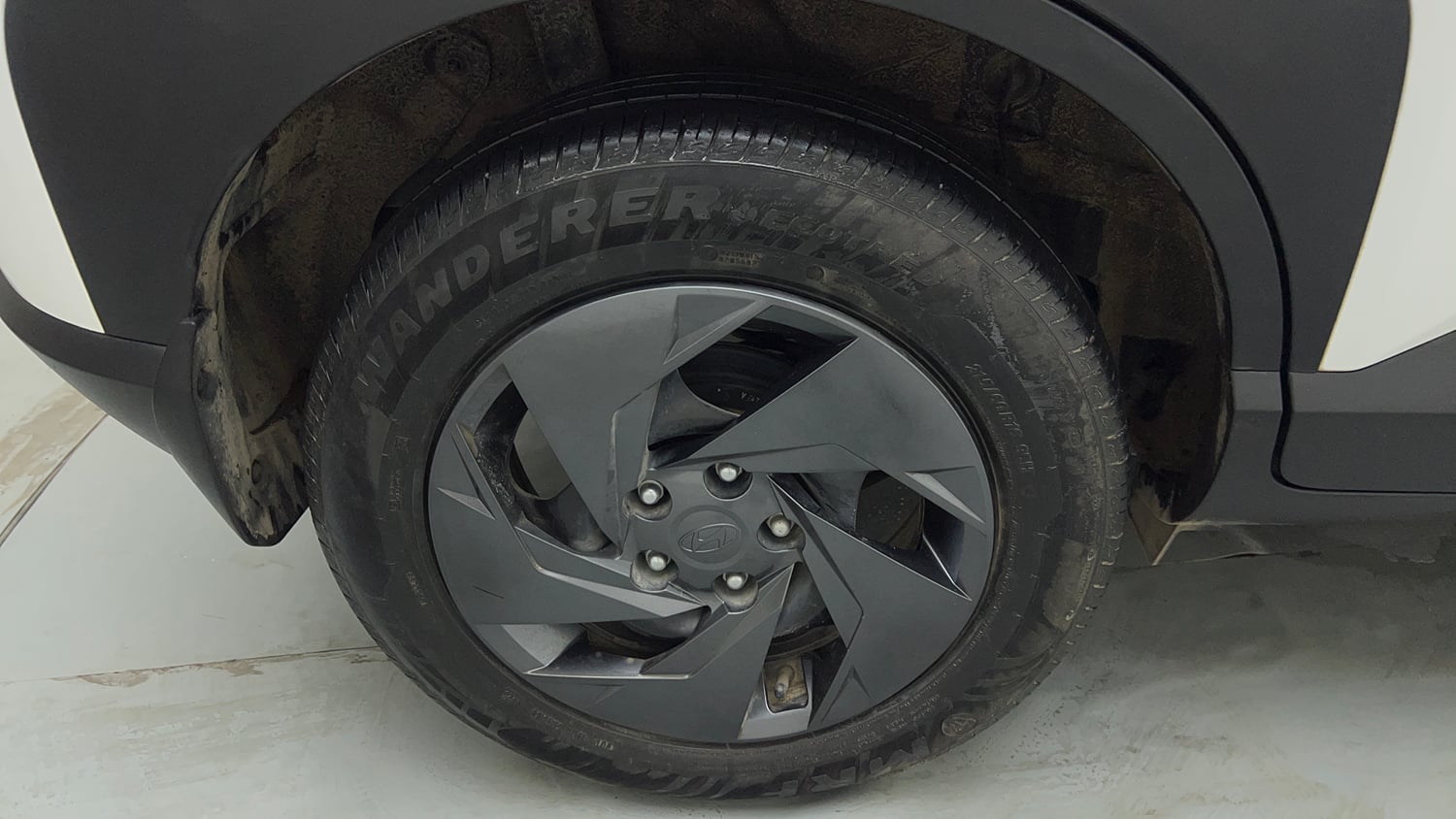 Used 2026 Hyundai Venue 1.0 Turbo Petrol DCT HX6 Petrol Automatic tyres RIGHT REAR TYRE RIM VIEW