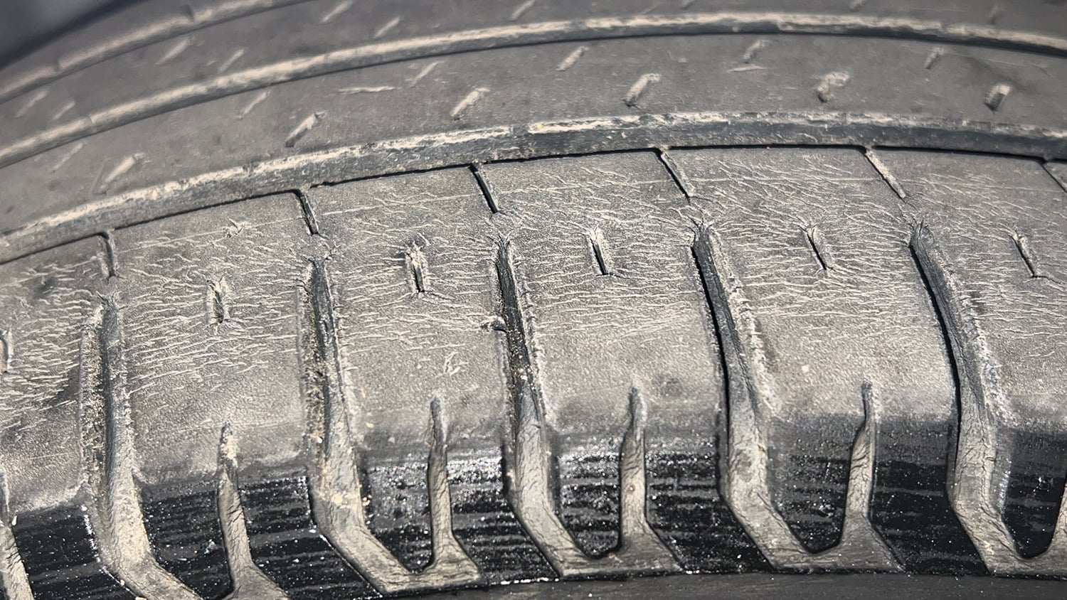 Used 2016 Honda City V Petrol Manual tyres RIGHT FRONT TYRE TREAD VIEW
