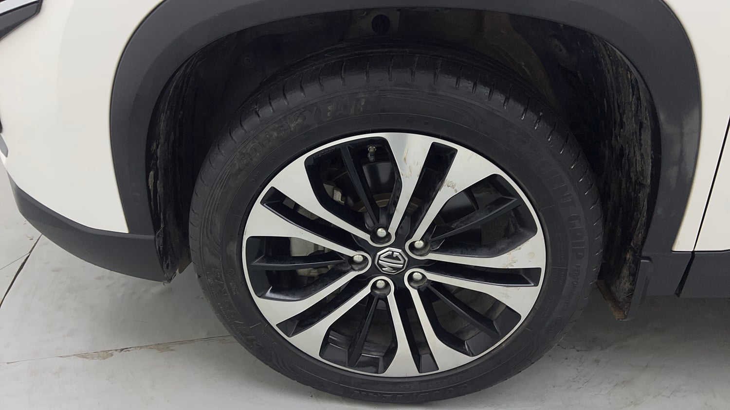 Used 2023 MG Motors Hector 1.5 Sharp CVT Dual Tone Petrol Automatic tyres LEFT FRONT TYRE RIM VIEW