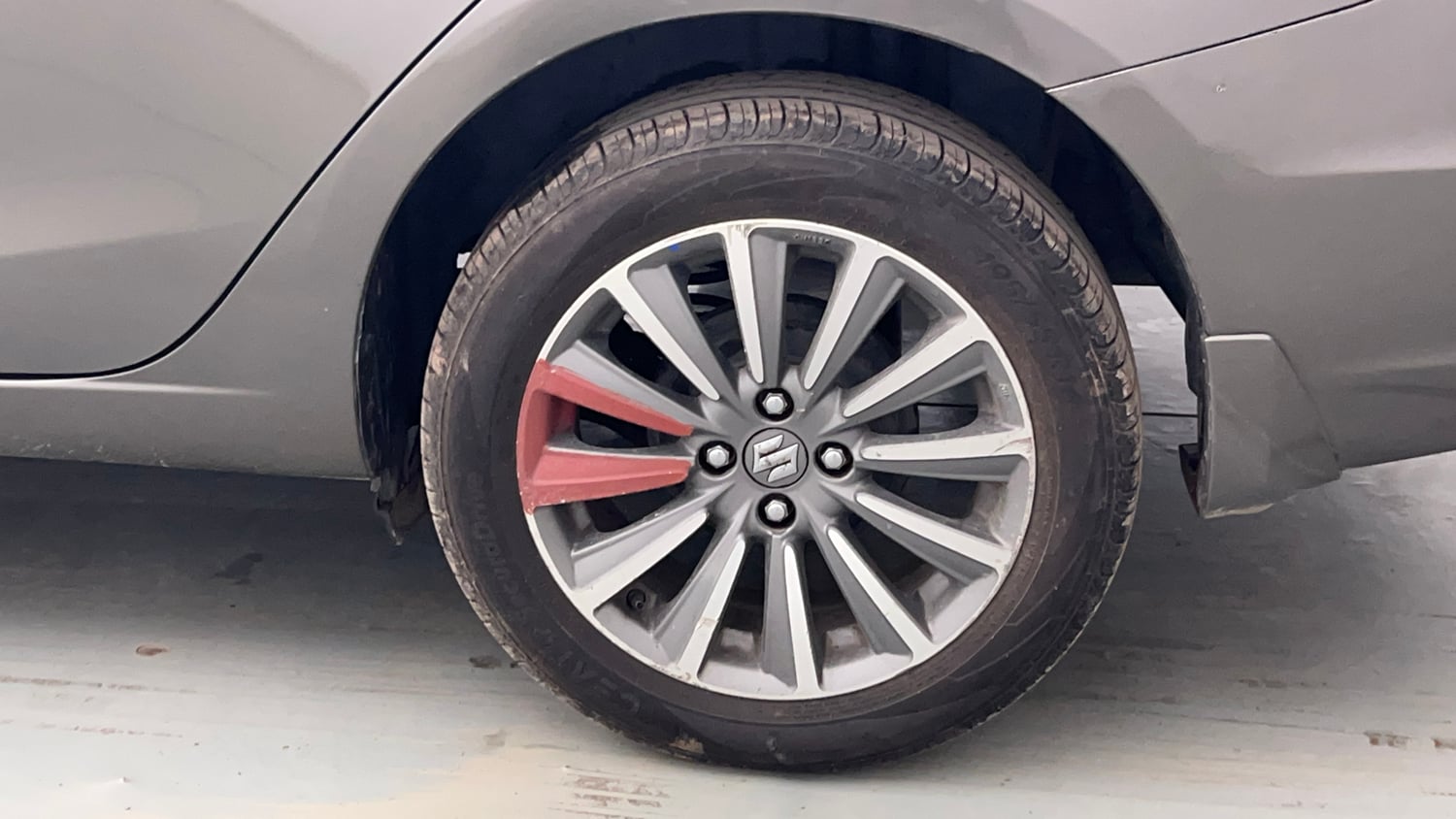 Used 2021 Maruti Suzuki Ciaz Alpha 1.5 Petrol Manual tyres LEFT REAR TYRE RIM VIEW
