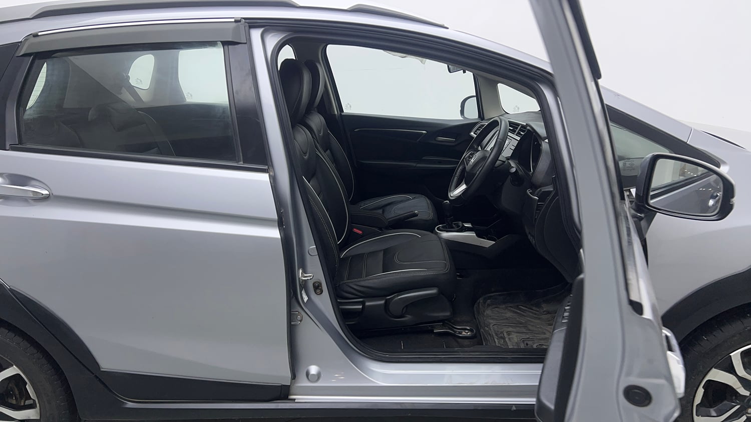 Used 2022 Honda WR-V VX MT Petrol Petrol Manual interior RIGHT SIDE FRONT DOOR CABIN VIEW