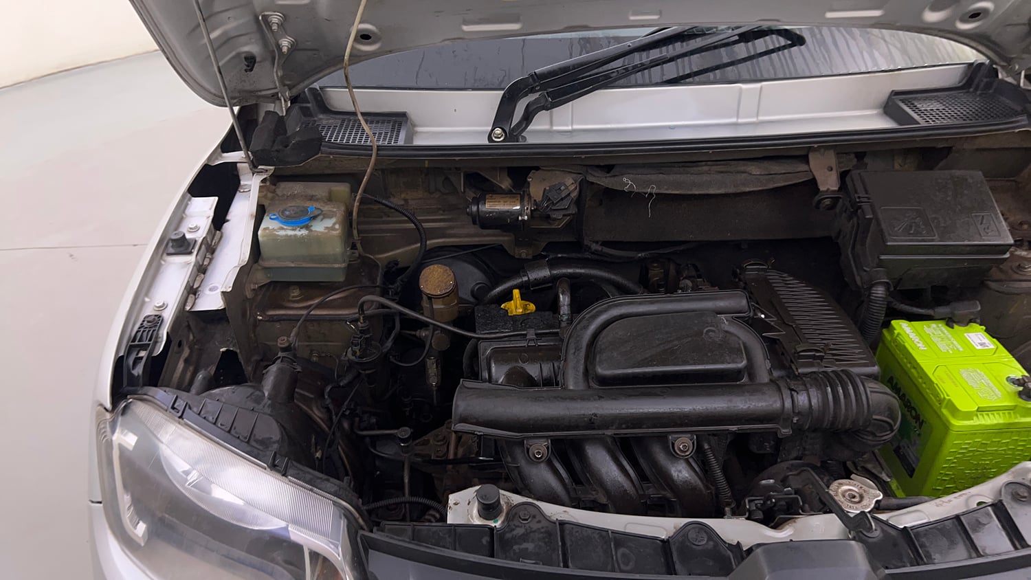 Used 2017 Renault Kwid 1.0 RXT AMT Petrol Automatic engine ENGINE RIGHT SIDE HINGE & APRON VIEW