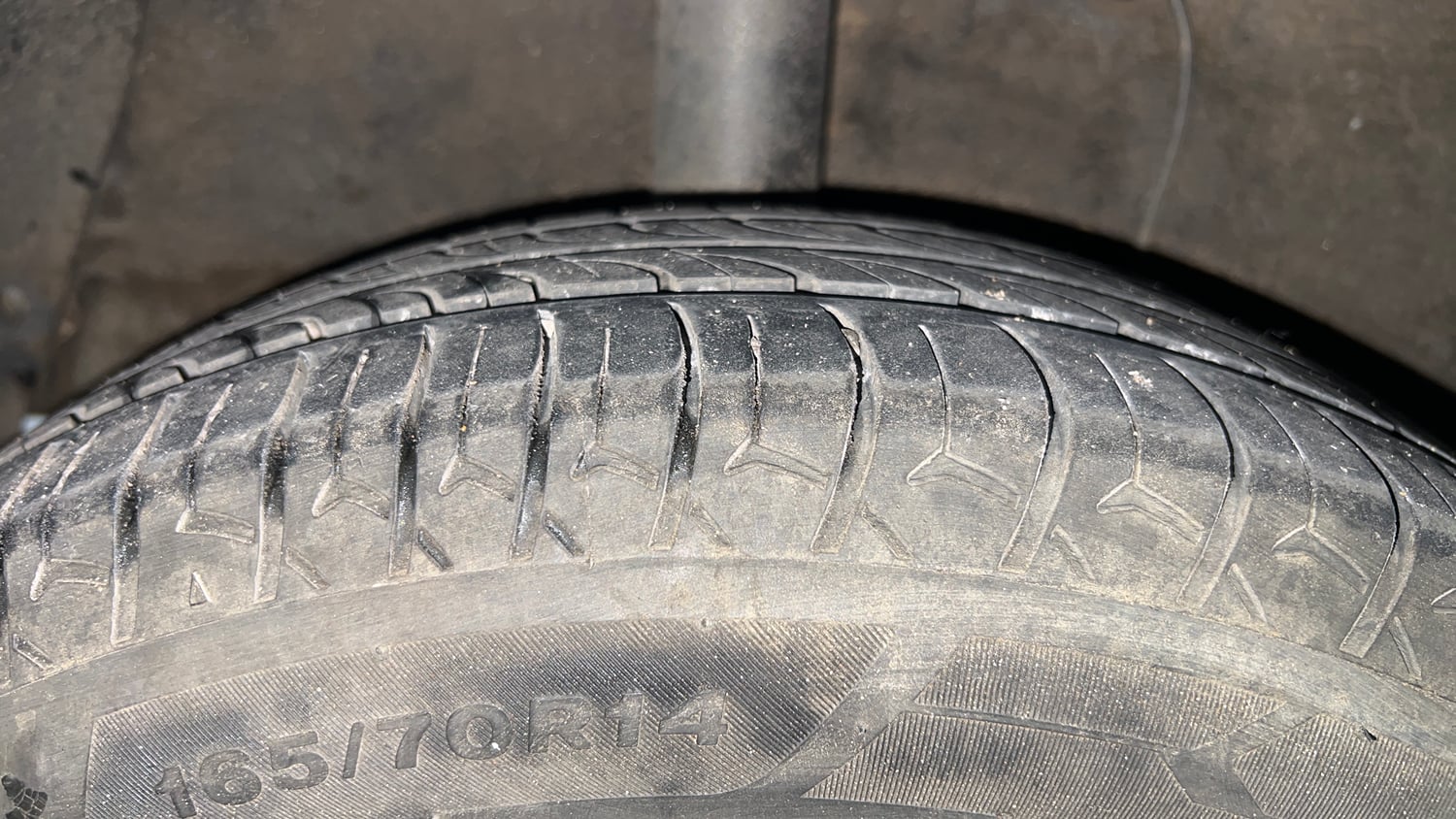 Used 2014 Hyundai Grand i10 Asta 1.2 Kappa VTVT (O) Petrol Manual tyres RIGHT REAR TYRE TREAD VIEW