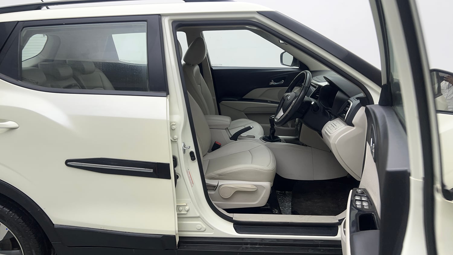 Used 2021 Mahindra XUV 300 1.5 W8 (O) Diesel Manual interior RIGHT SIDE FRONT DOOR CABIN VIEW