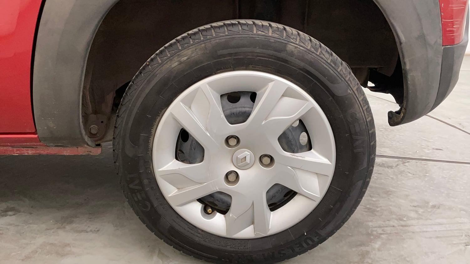 Used 2024 Renault Kwid RXL (O) 1.0 Petrol Manual tyres LEFT REAR TYRE RIM VIEW