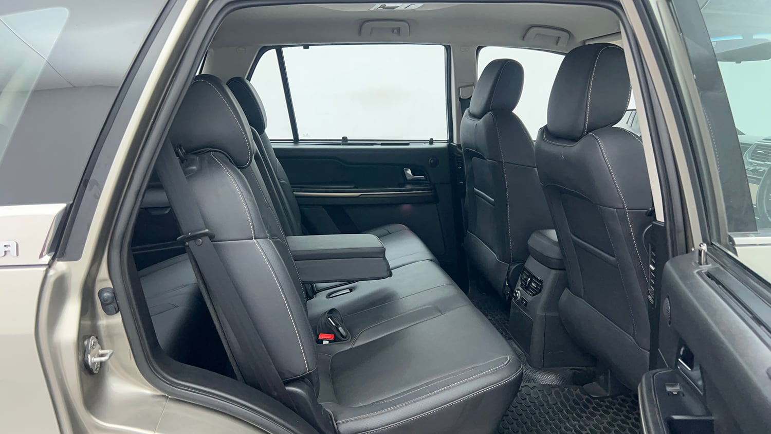 Used 2018 Tata Hexa XT 4x2 7 STR Diesel Manual interior RIGHT SIDE REAR DOOR CABIN VIEW