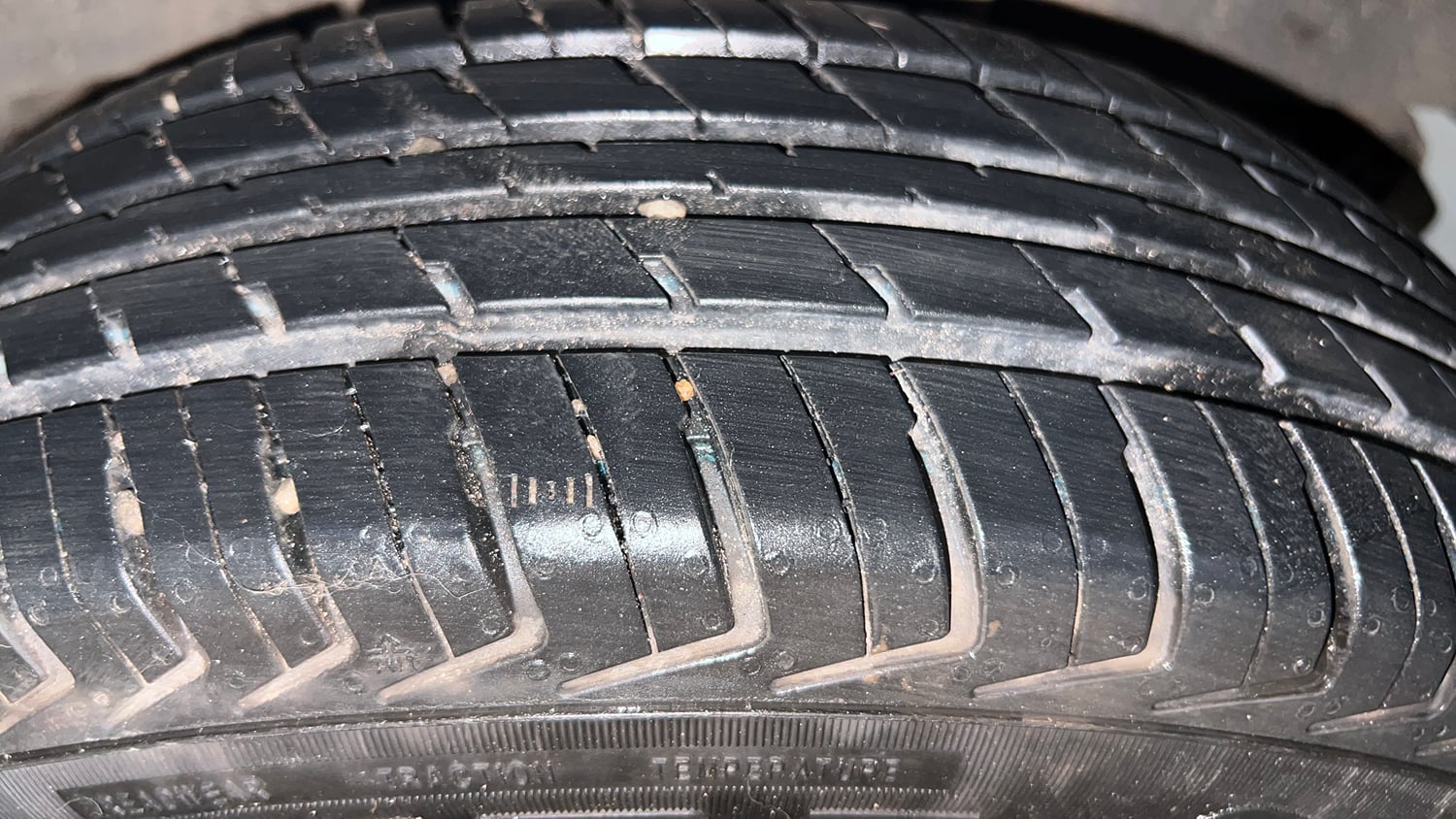 Used 2017 Renault Kwid 1.0 RXT AMT Petrol Automatic tyres LEFT REAR TYRE TREAD VIEW