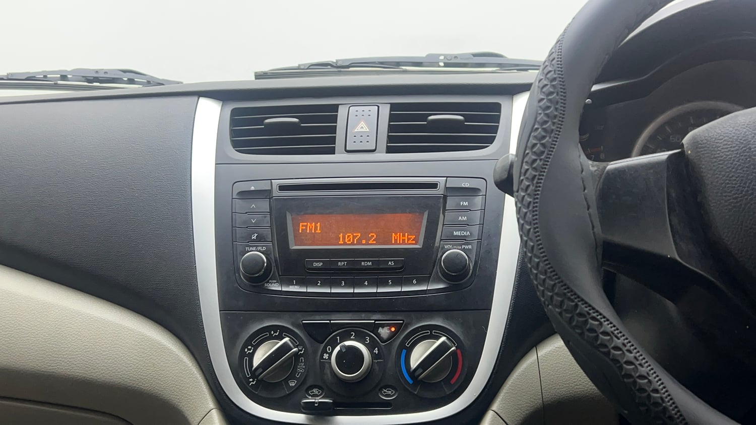 Used 2016 Maruti Suzuki Celerio VXi CNG Cng Manual interior MUSIC SYSTEM & AC CONTROL VIEW