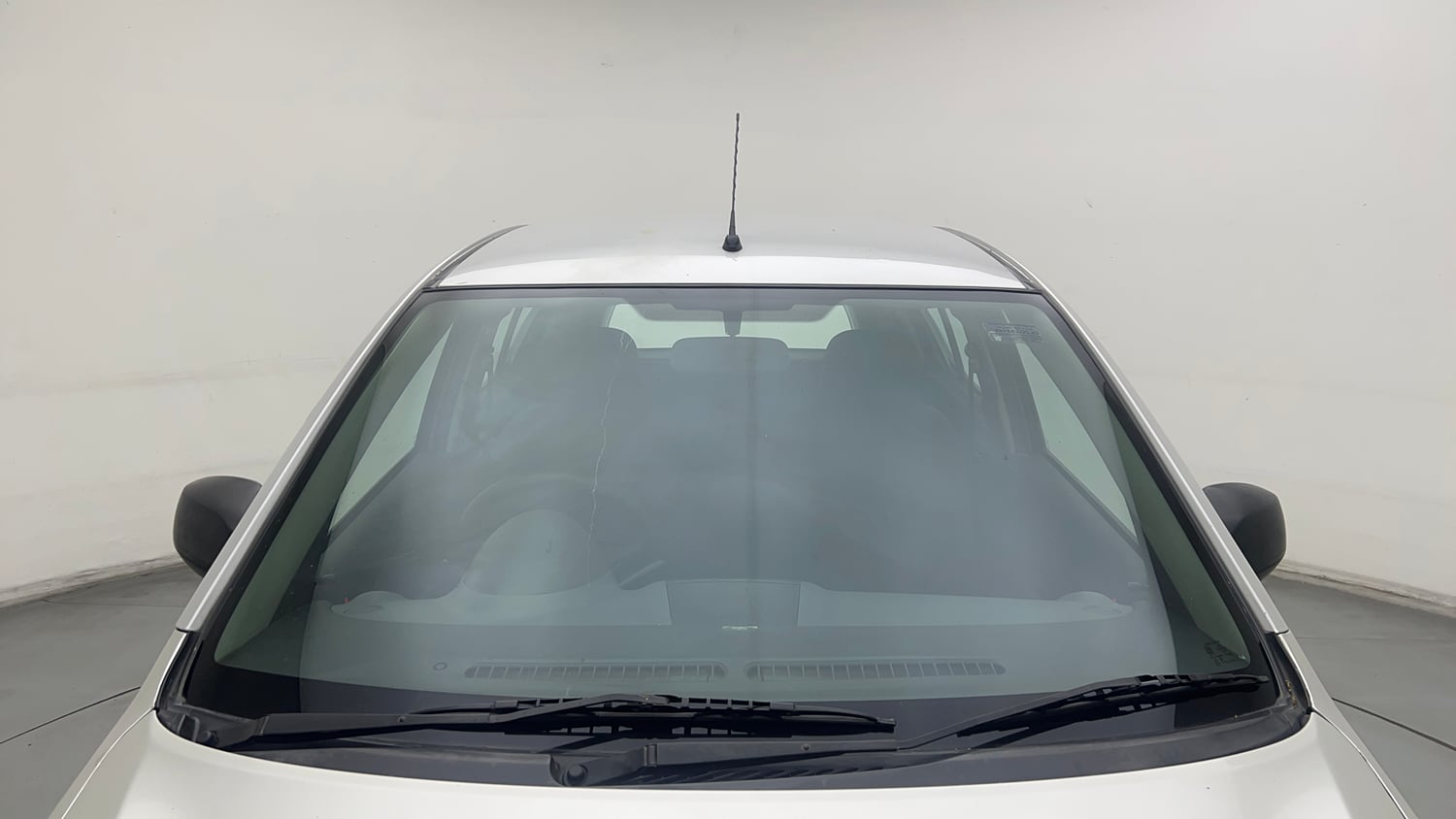 Used 2013 Maruti Suzuki Ritz Lxi BS-IV Petrol Manual exterior FRONT WINDSHIELD VIEW