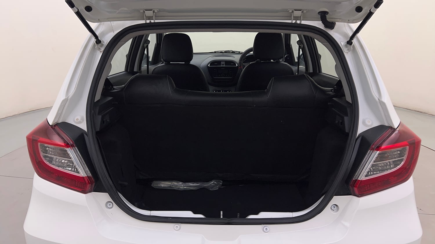 Used 2021 Tata Tiago XT Petrol Manual interior DICKY INSIDE VIEW