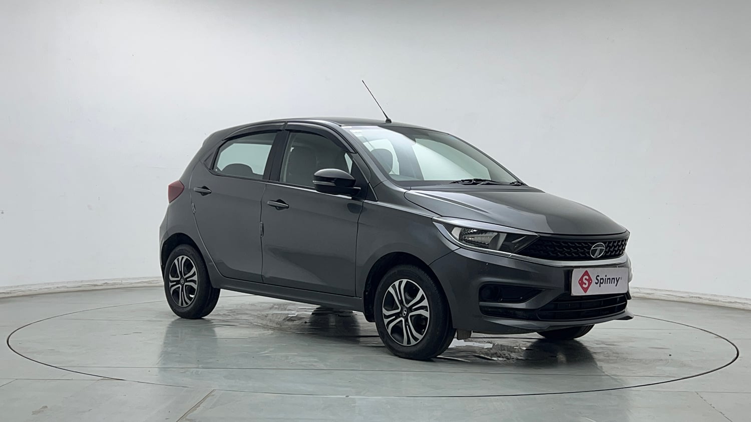 Used 2022 Tata Tiago XT Petrol Manual exterior RIGHT FRONT CORNER VIEW