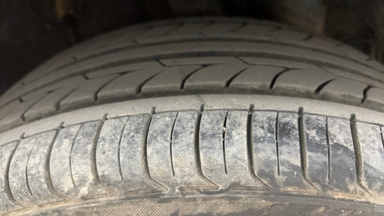 Used 2015 Hyundai Elite i20 Asta 1.2 Petrol Manual tyres LEFT REAR TYRE TREAD VIEW